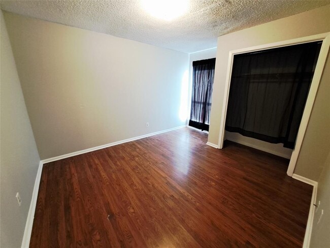 Building Photo - 9009 Sanger Dr