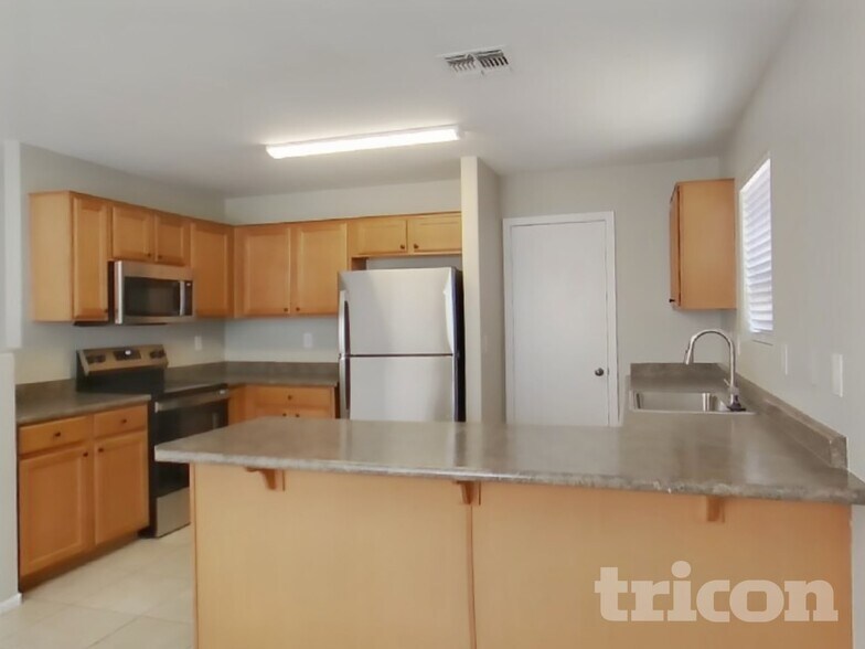 Building Photo - 37593 N Dena Dr