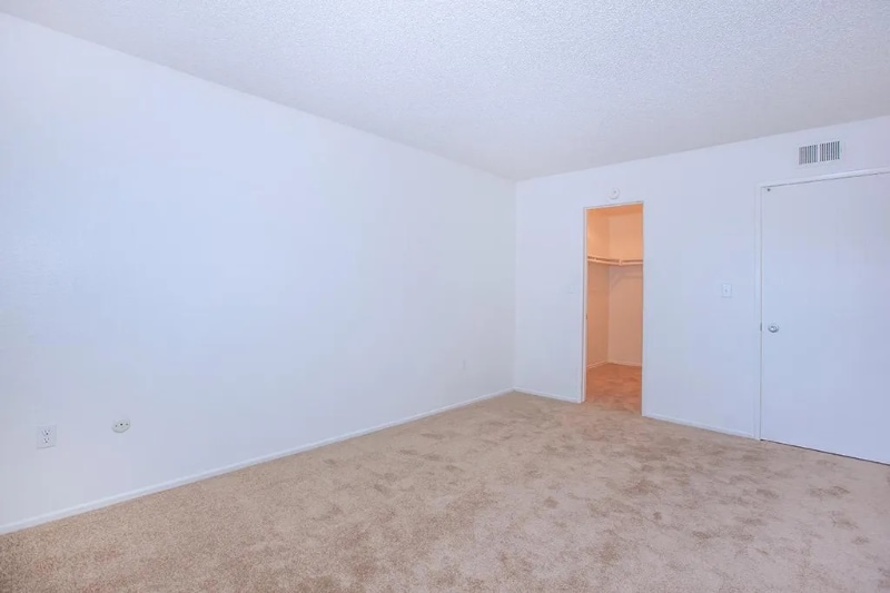 Building Photo - 400 S Sunkist St