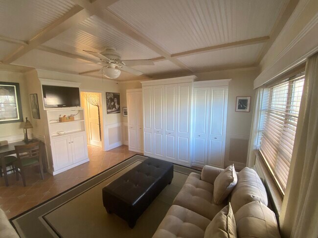 Building Photo - 101 S Golfview Rd