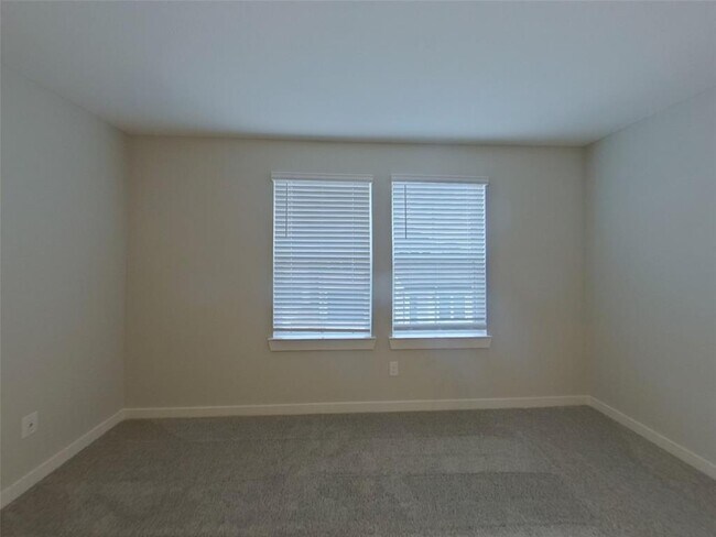 Building Photo - 4920 San Fabiano Ct