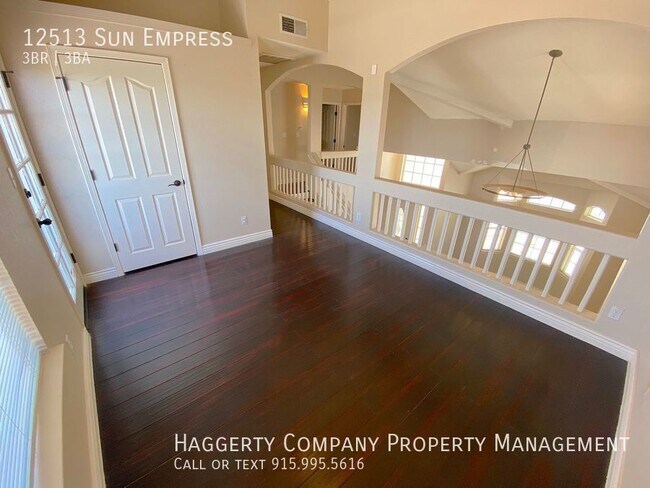 Building Photo - East El Paso 3 bed Refrig A/C with Loft an...