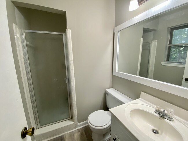 Master bathroom - 5167 Cornell Dr