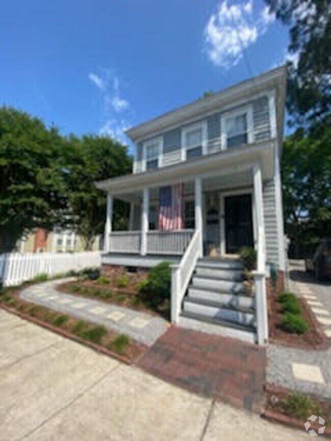 Building Photo - Beautiful historic 3BR/1.5BA Home in Downt...
