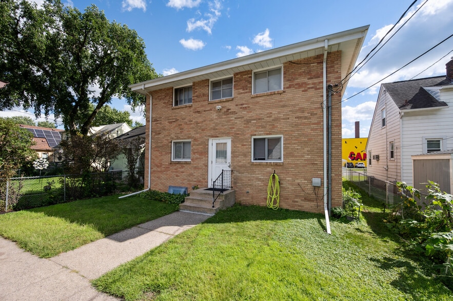 building back - 1916 N 44th Ave