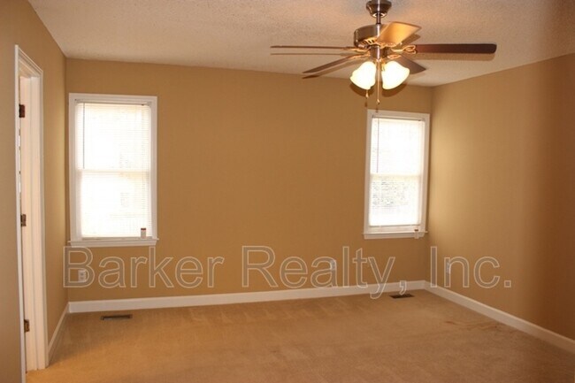 Building Photo - 905 Oakwater Dr