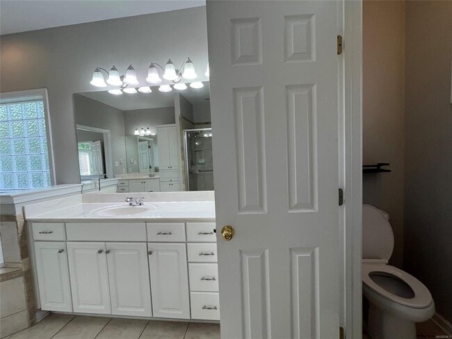 Building Photo - 704 Emerald Dr