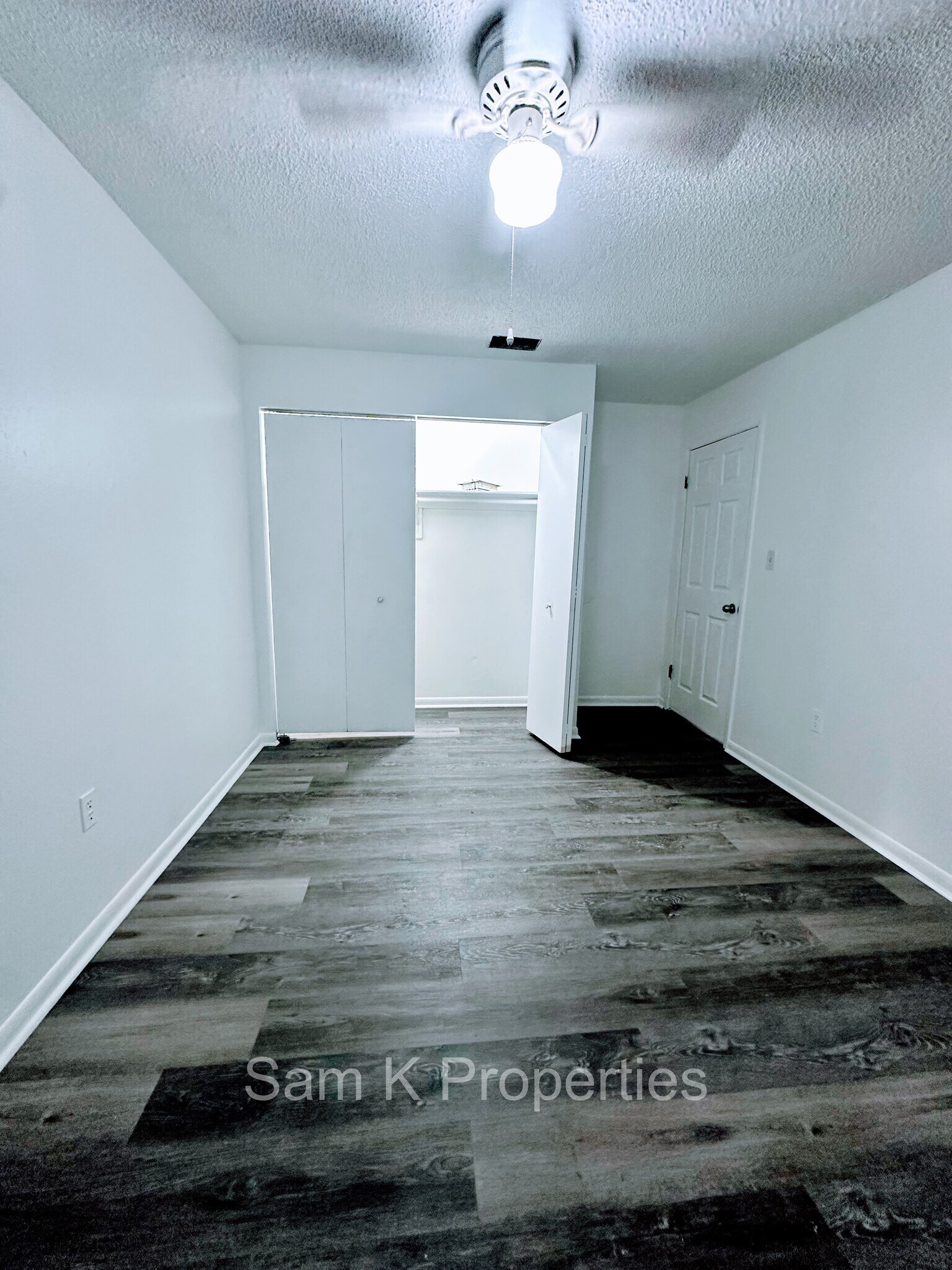 Building Photo - 331 W Alamo Dr