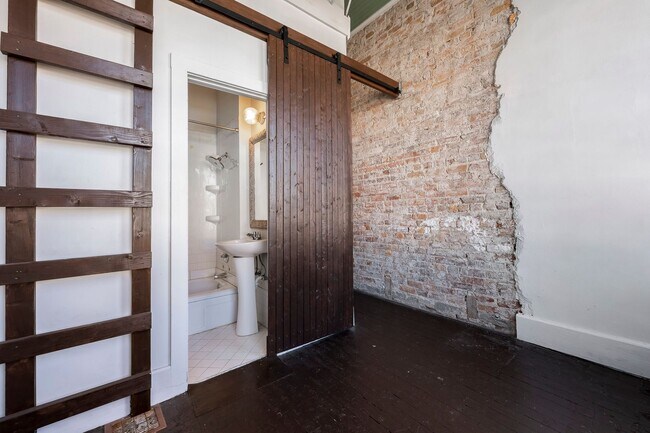 Building Photo - 103 Holcomb St
