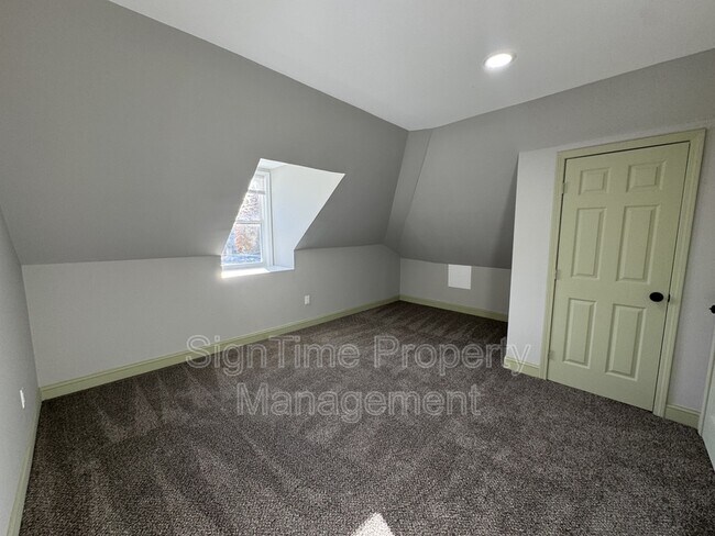 Building Photo - 25 Wayside Ave