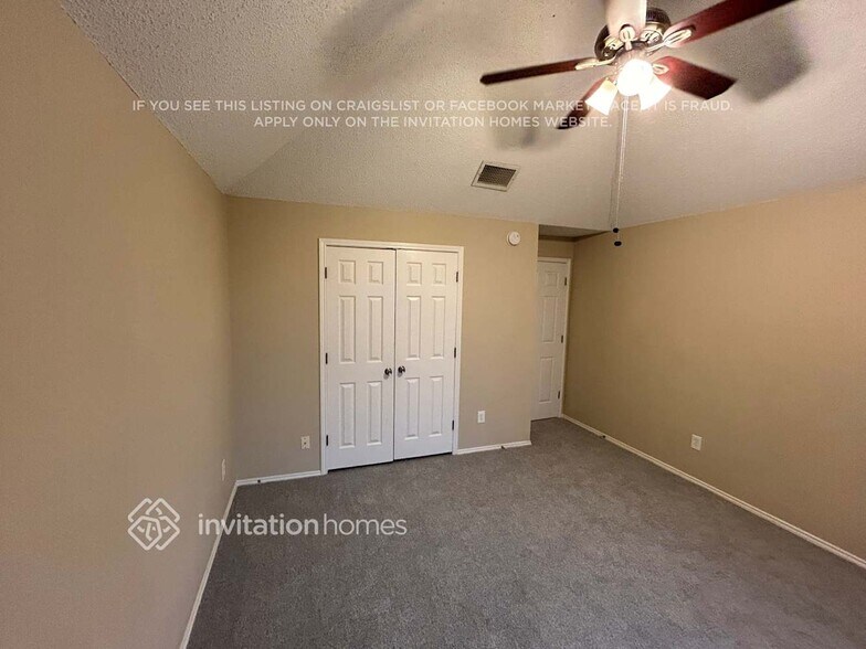 Building Photo - 825 Claire View Dr