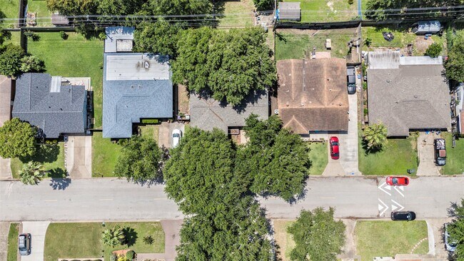 Building Photo - 6709 Fairway Dr