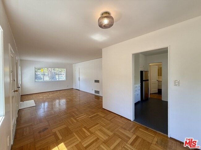 Building Photo - 5530 Village Green