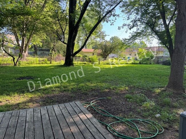 Building Photo - Charming and Clean 3 Bedroom Home - Nice/Quiet Neighborhood