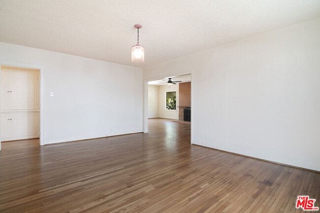 Building Photo - 832 S Citrus Ave