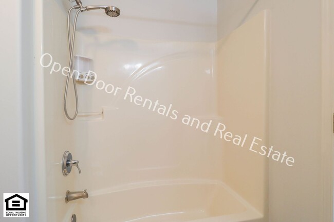 Building Photo - ***$500 off 1st months rent!**** 3 bedroom...
