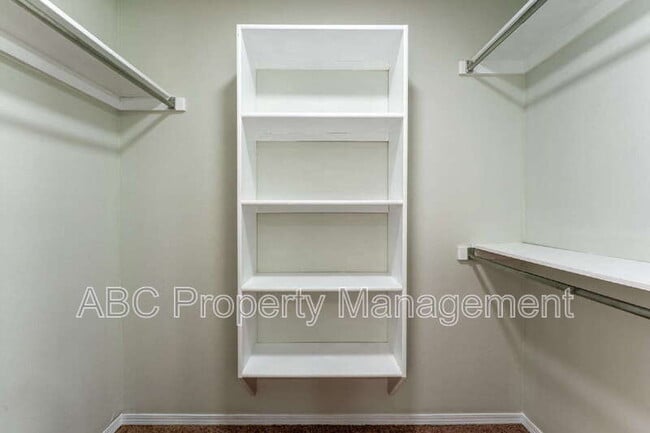 Building Photo - 5803 Samantha St