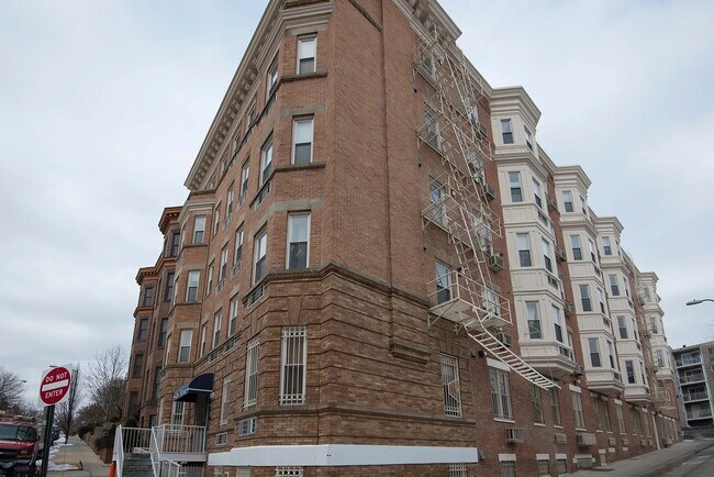 Building Photo - 1415 Chapin St NW