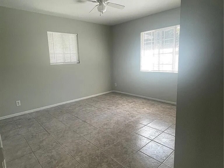 Building Photo - 12758 Russell Ave