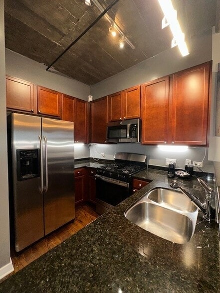Kitchen - 1001 W 15th St