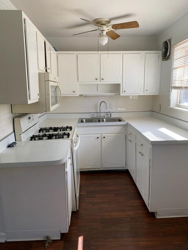 Building Photo - 4819 Stratford Ave