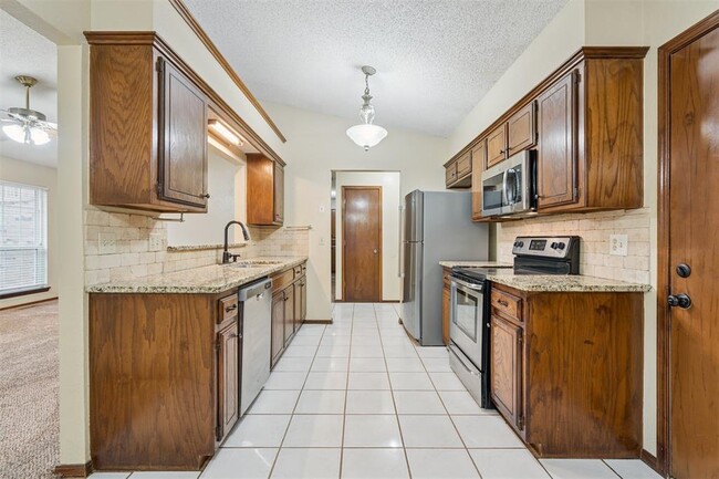 Building Photo - 16404 Del Mar Dr