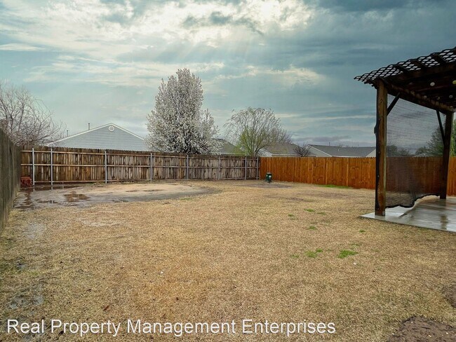 Building Photo - 3 br, 2 bath House - 15601 Acacia Rd