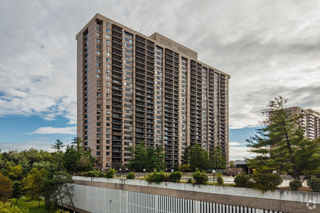 Building Photo - Skyline Plaza