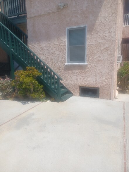 Building Photo - 1727 Alexandria Ave