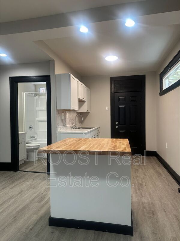 Building Photo - 98-100 N Hague Ave