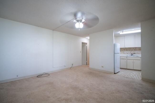 Building Photo - $1,790/ 1 BED / 1 BATH/ 1 PARKING IN MAKIKI