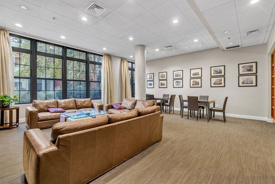 Building Photo - 17 Otis St