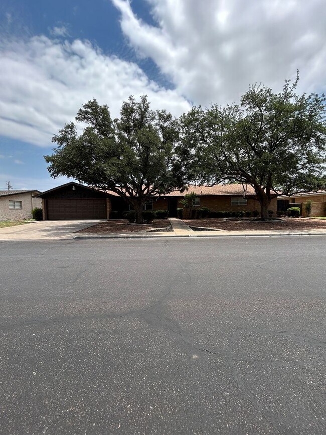 Building Photo - This one has it all!  Spacious 3-Bedroom Home in a Great Location!