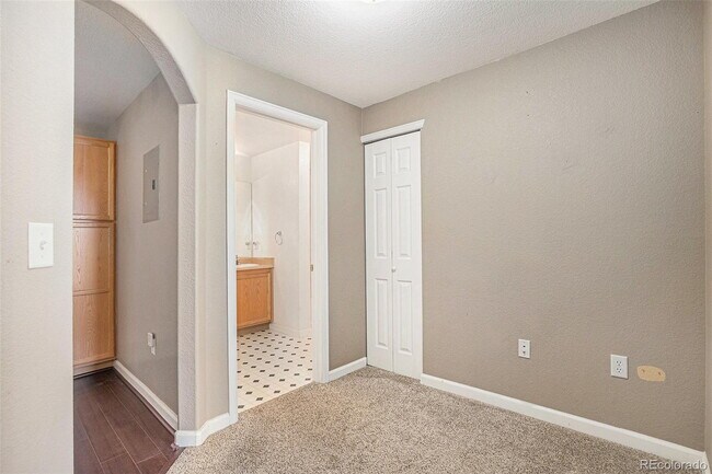 Building Photo - Cozy 1-Bedroom Condo Retreat with Fireplac...
