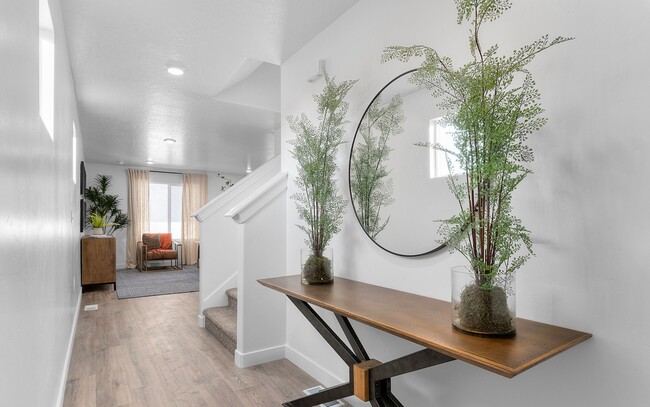 Building Photo - 1487 E 690 N