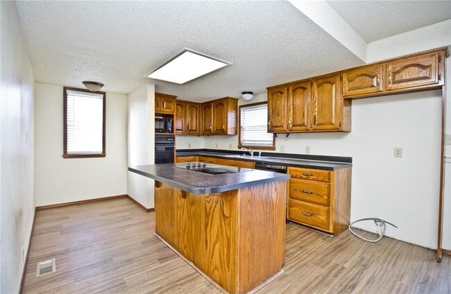 Building Photo - 726 McClure Ave