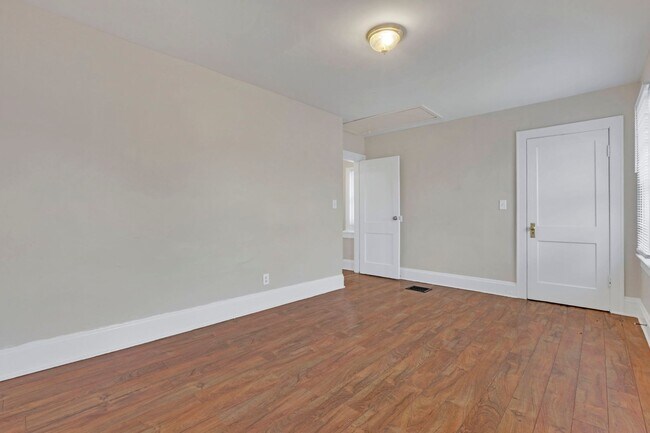 Building Photo - 243 N Wayne Ave