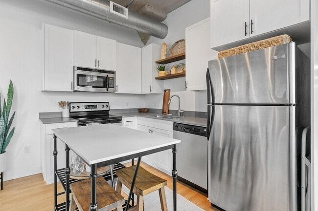 Building Photo - 748 N 3rd St