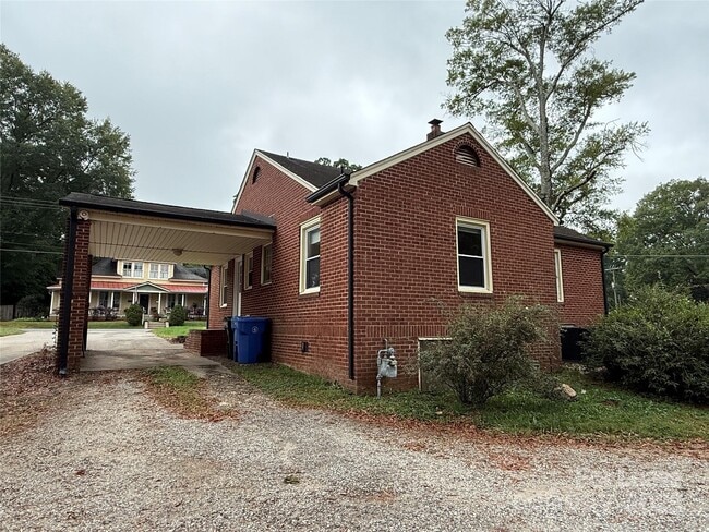 Building Photo - 730 E Iredell Ave