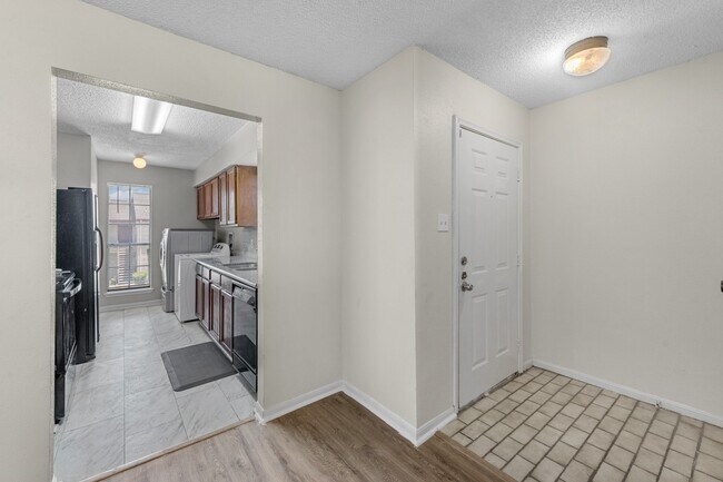 Building Photo - 2120 El Paseo St