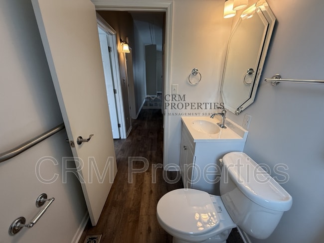 Building Photo - 1004 E Cornell Rd