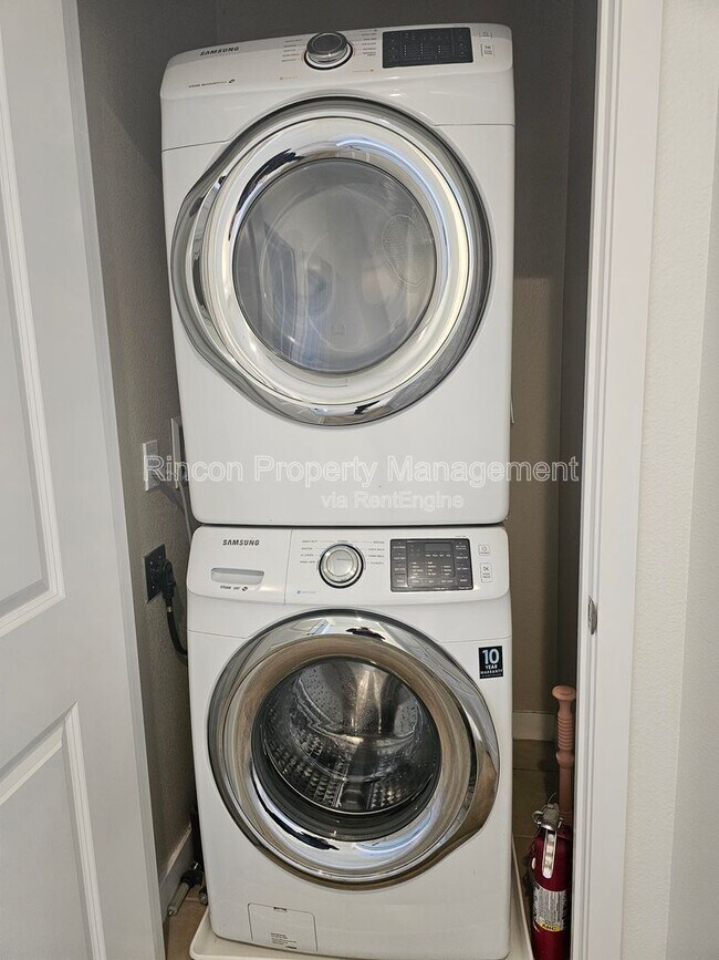 Building Photo - 209 Westpark Ct