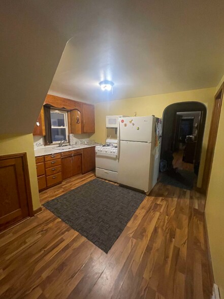 Primary Photo - 128 2nd Ave NW