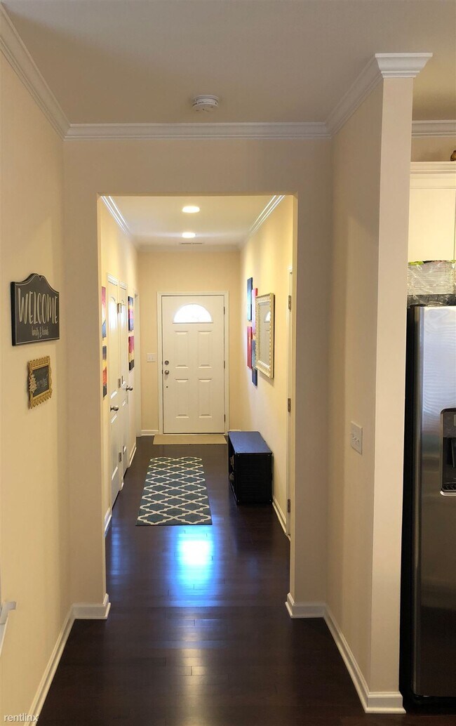 Building Photo - 3 br, 2.5 bath Townhome - 108 Bella Place