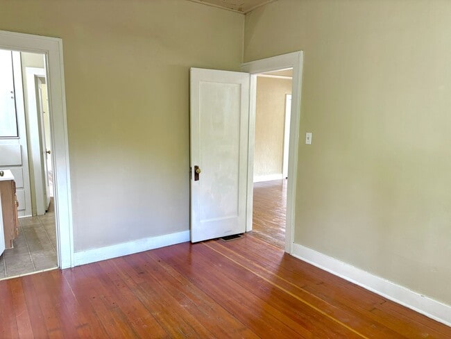 Building Photo - Historic Milwaukie 3 bedroom bungalow with...