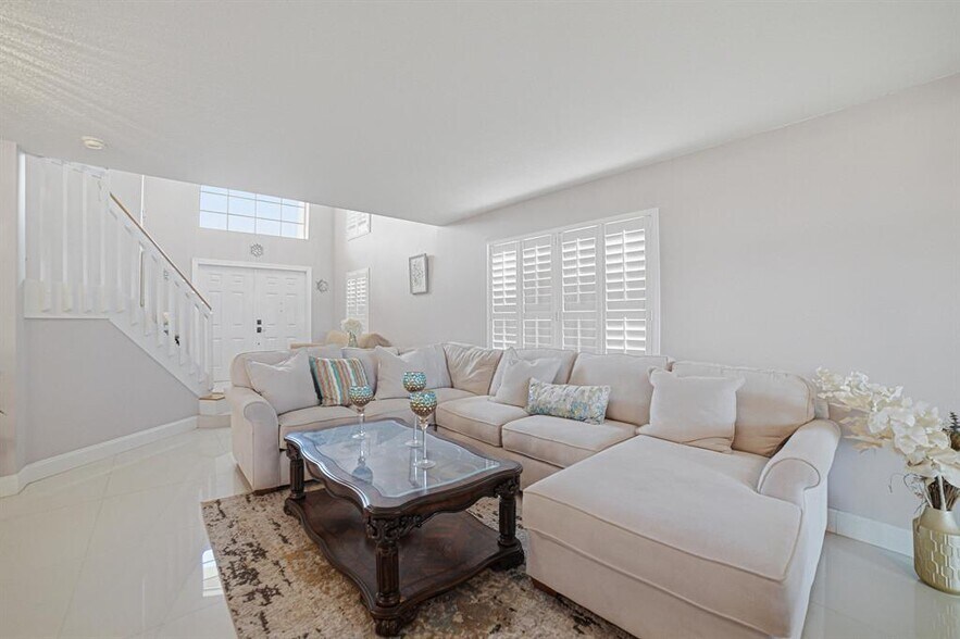 Building Photo - 6466 Buena Vista Dr