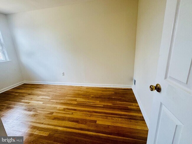 Building Photo - 2239 Southorn Rd