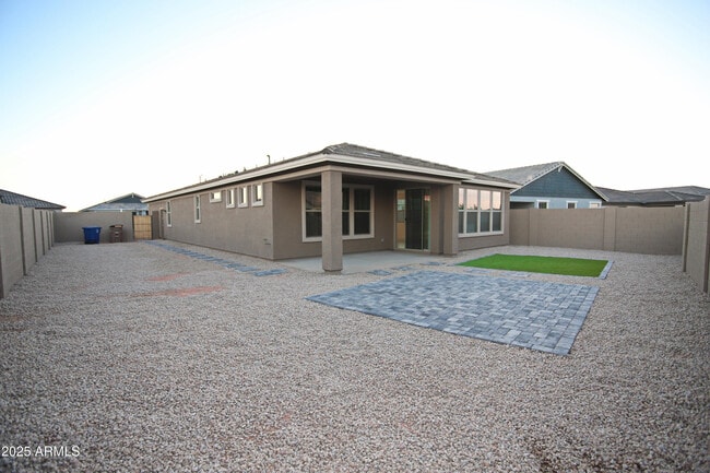 Building Photo - 976 W Finch Dr