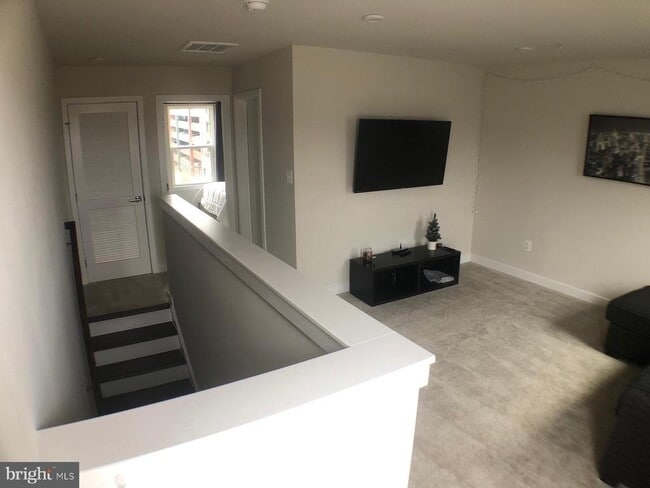 Building Photo - 6212 Editors Park Dr