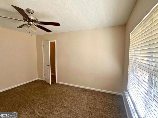 Building Photo - 303 Gary Cir